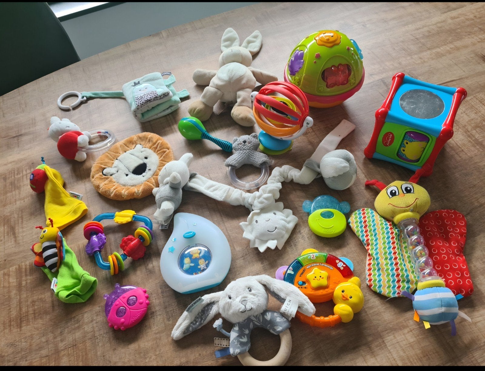 Grote partij baby speelgoed en opbergbox, Ophalen of Verzenden, Gebruikt, Overige typen, Met licht
