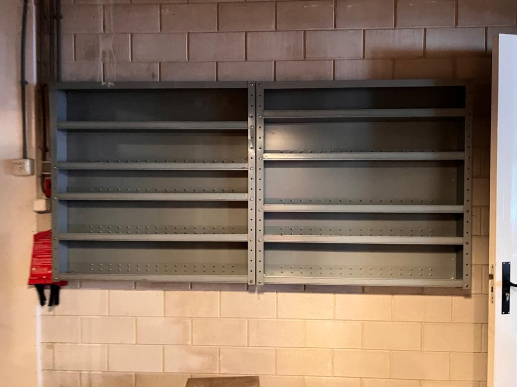 Stalen werkplaats wandkast 2 stuks, Ophalen, Zo goed als nieuw