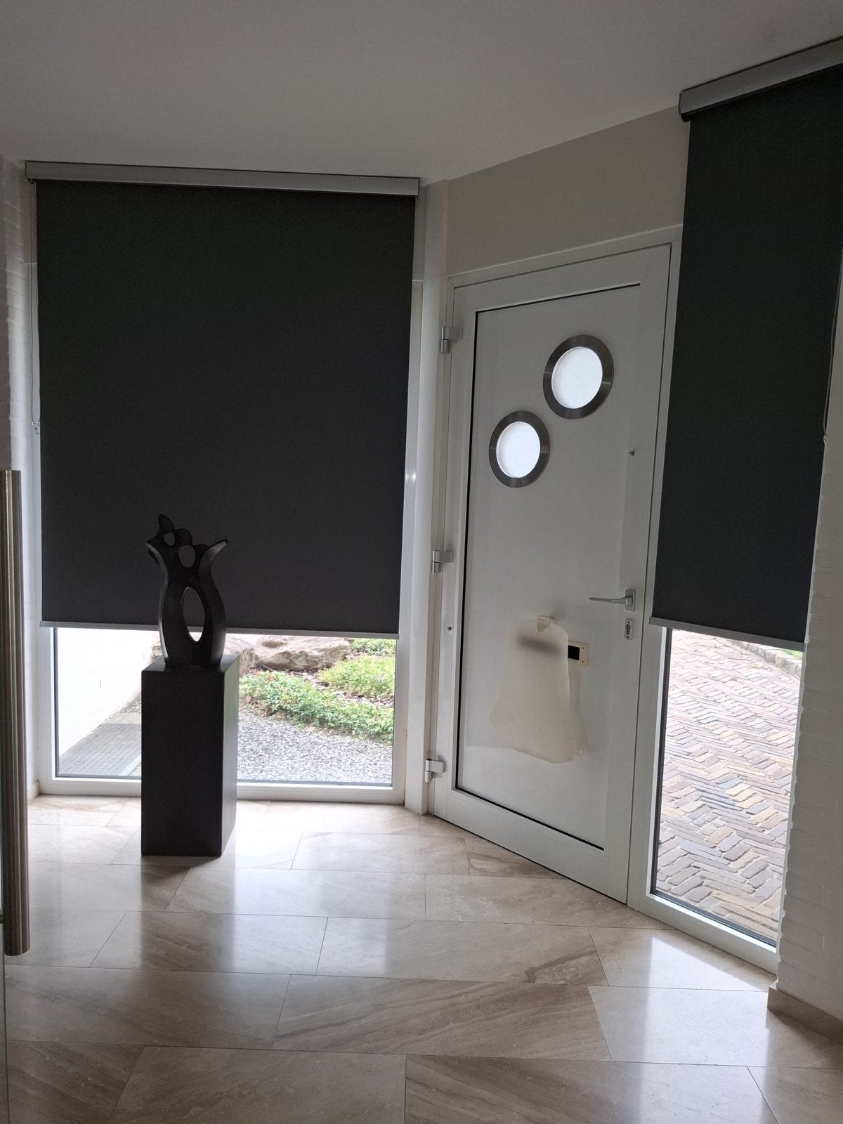 Donkergrijze rolgordijnen - Set van 2, Huis en Inrichting, Stoffering | Gordijnen en Lamellen, Ophalen, Verduisterend, Zo goed als nieuw
