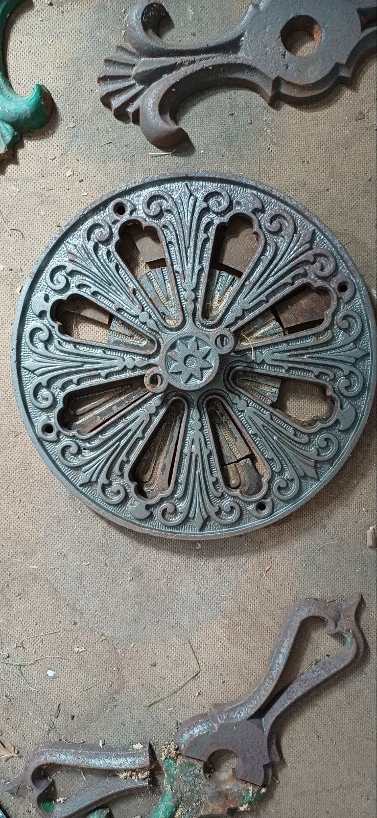 Decoratieve gietijzeren rozet/ventilatieplaat, Ophalen of Verzenden