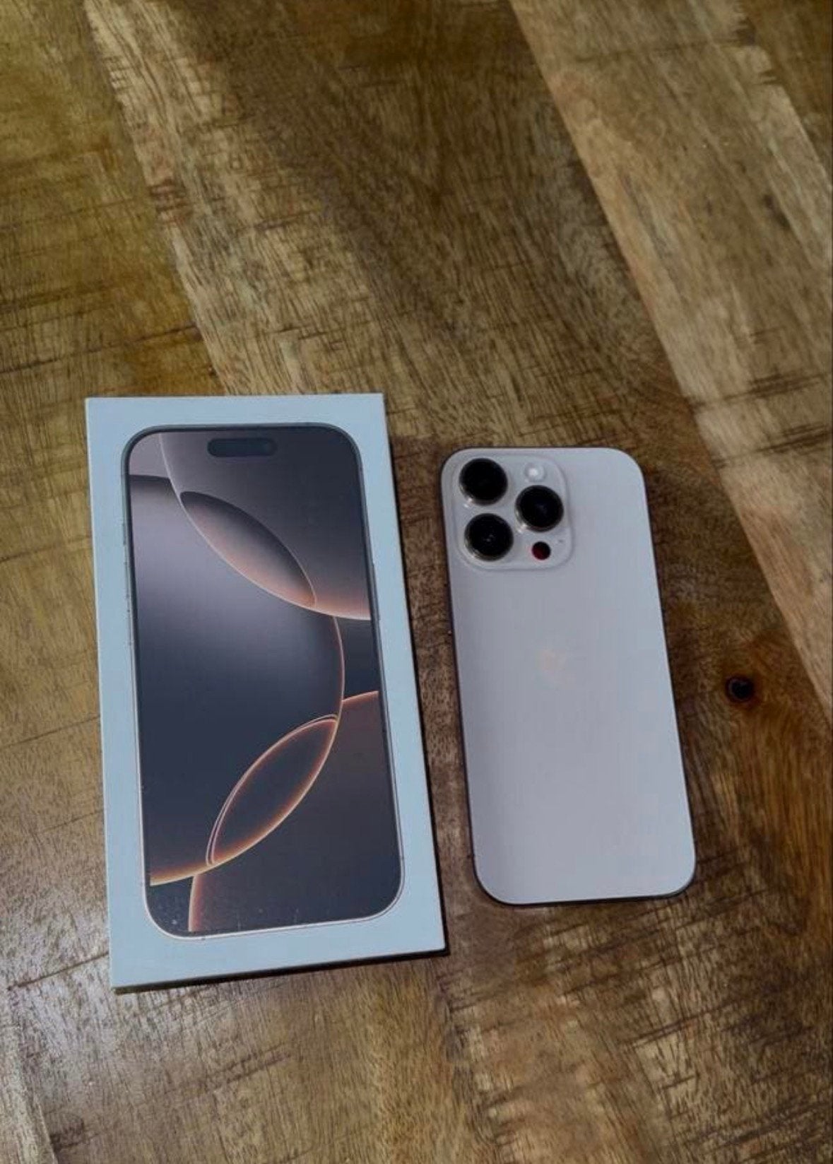Te koop iPhone 16 Pro met doos, Telecommunicatie, Mobiele telefoons | Apple iPhone, Ophalen, Zo goed als nieuw, Goud, 256 GB