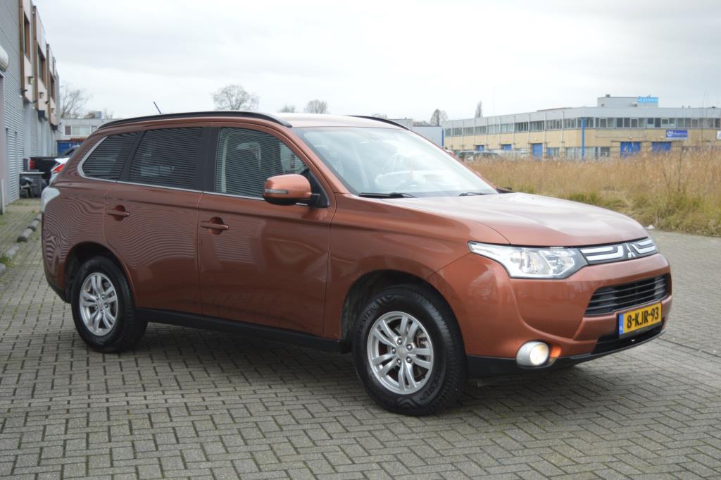 Mitsubishi Outlander 2.2 DI-D Intense bj13 ecc Cruise trekha, Auto's, Mitsubishi, Bedrijf, Te koop, Outlander, ABS, Airbags, Airconditioning