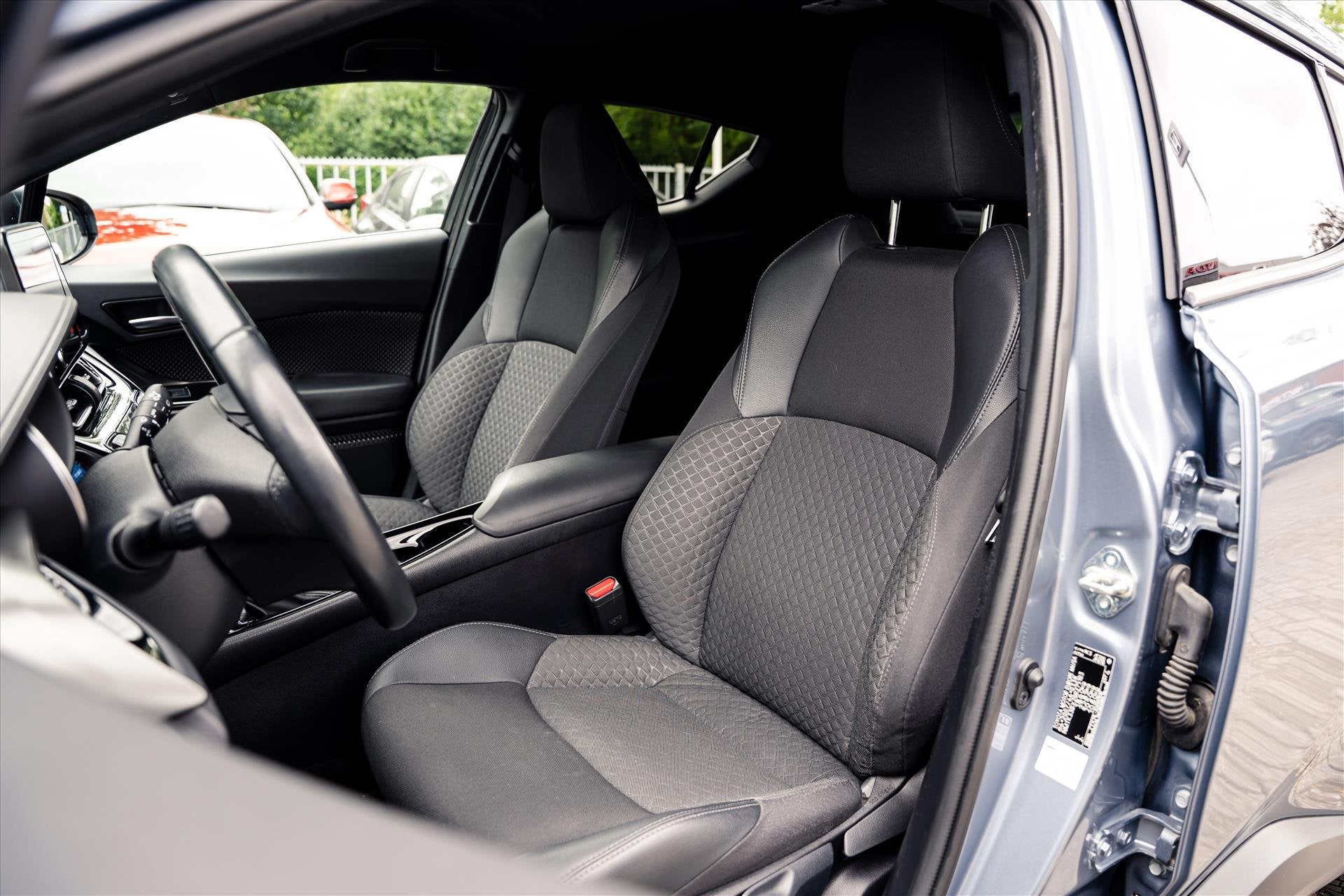 Toyota C-Hr 1.8 Hybrid Advance Automaat | Carplay | Adaptiev, Auto's, Dealer onderhouden, Euro 6, 4 cilinders, Leder en Stof