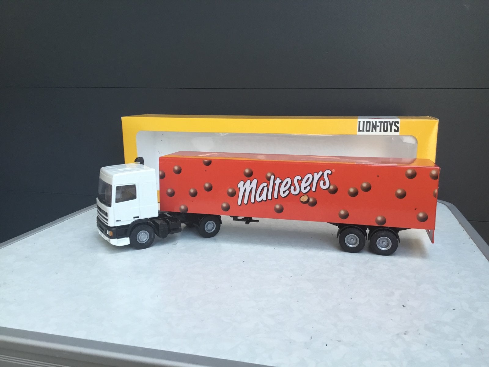 Lion Car Daf 95 / 400 ATI Maltesers, Ophalen of Verzenden, Zo goed als nieuw, Bus of Vrachtwagen, Lion Toys