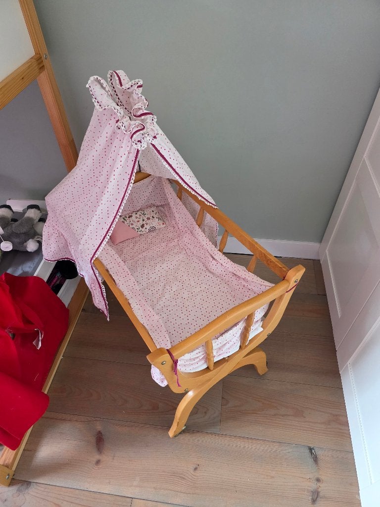 Vintage poppenbed, Kinderen en Baby's, Speelgoed | Poppen, Ophalen, Zo goed als nieuw, Babypop