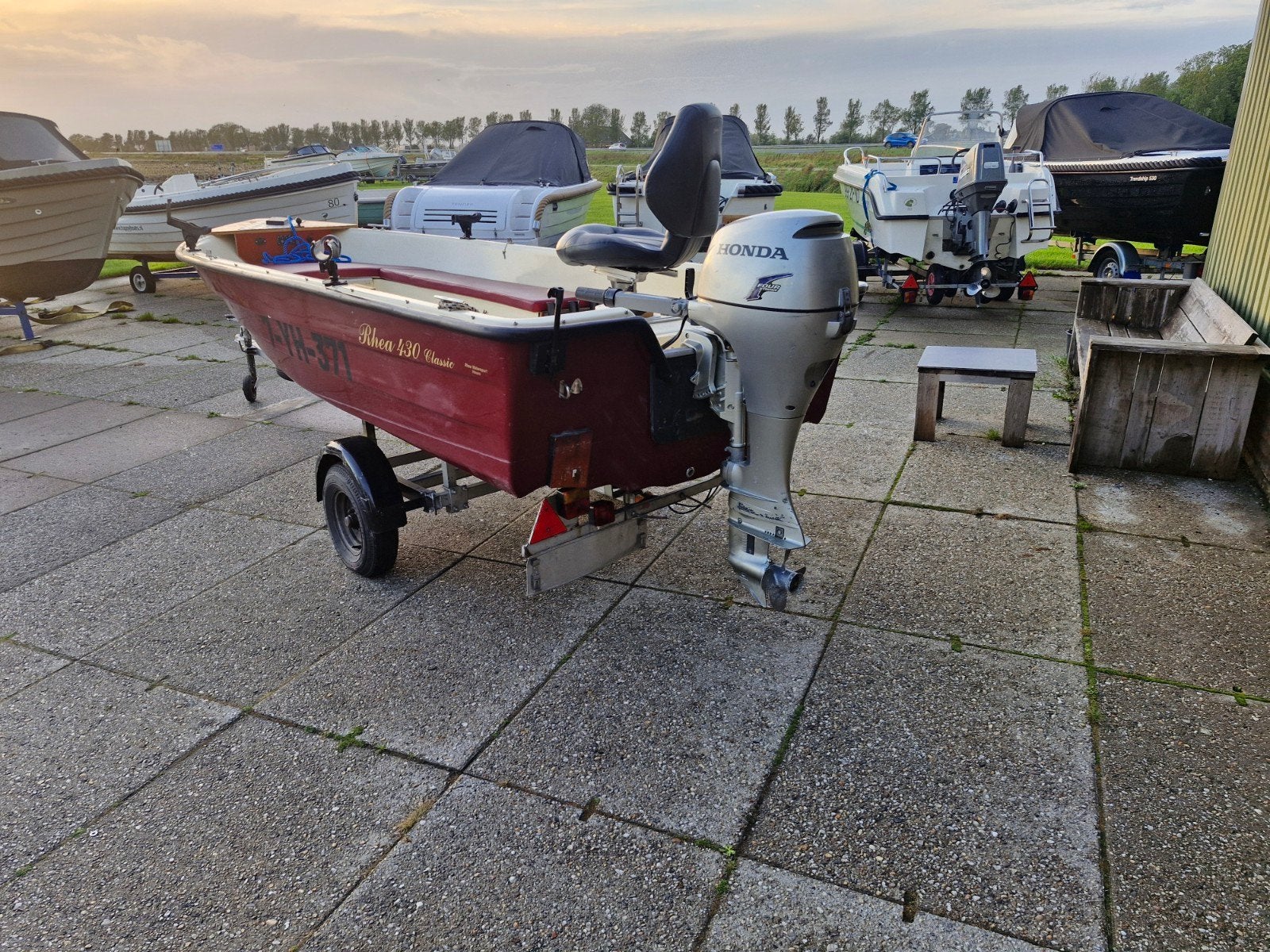 rhea 430 vis toerboot, Ophalen