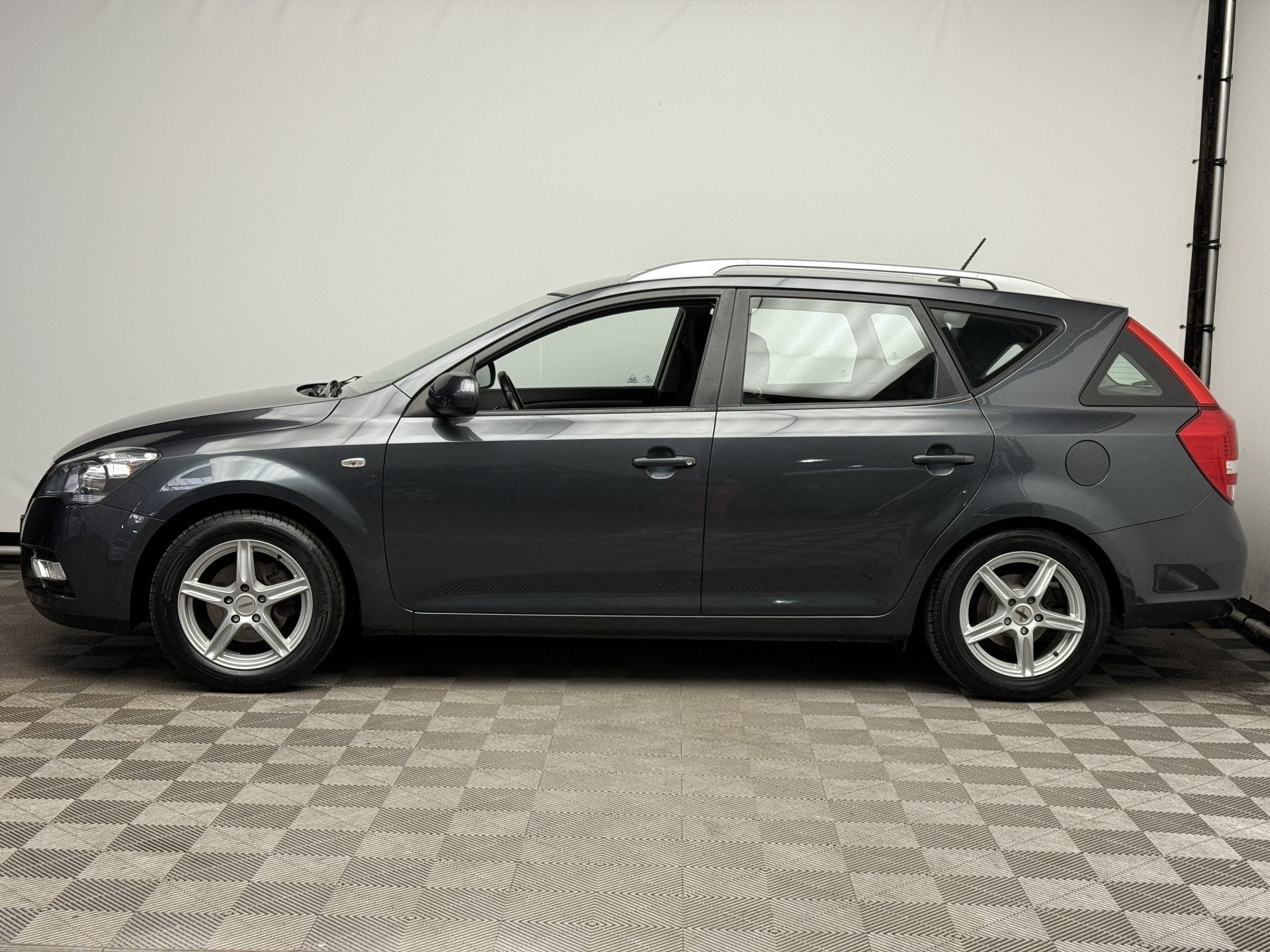 Kia cee'd 1.4 CVVT X-ecutive Navi ECC Trekhaak NL Auto, Auto's, Voorwielaandrijving, Euro 5, Stof, Gebruikt