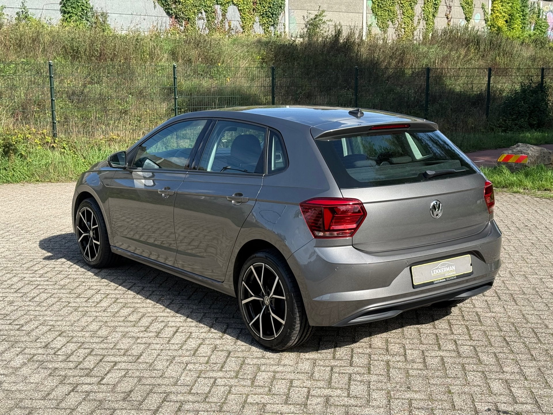Foto 2 van Volkswagen Polo 1.0 TSI Highline R-LINE VELGEN I CARPLAY I P