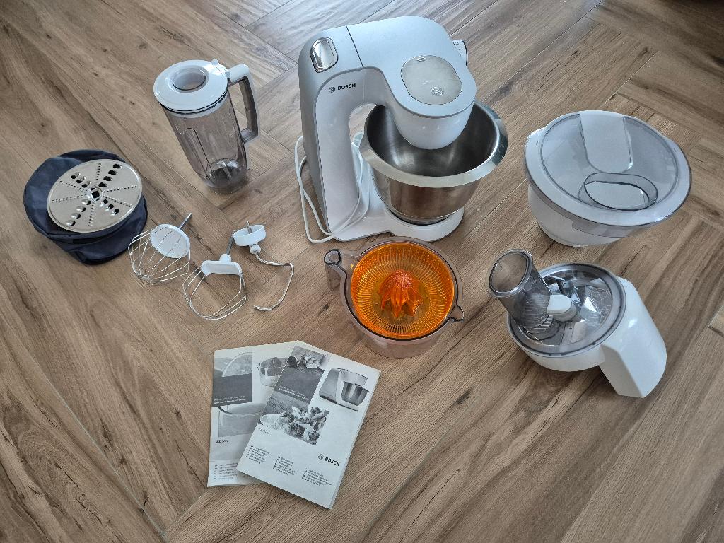 Bosch Mum5 keukenmachine met veel accessoires!, Ophalen, Zo goed als nieuw, Vaatwasserbestendig, 3 snelheden of meer