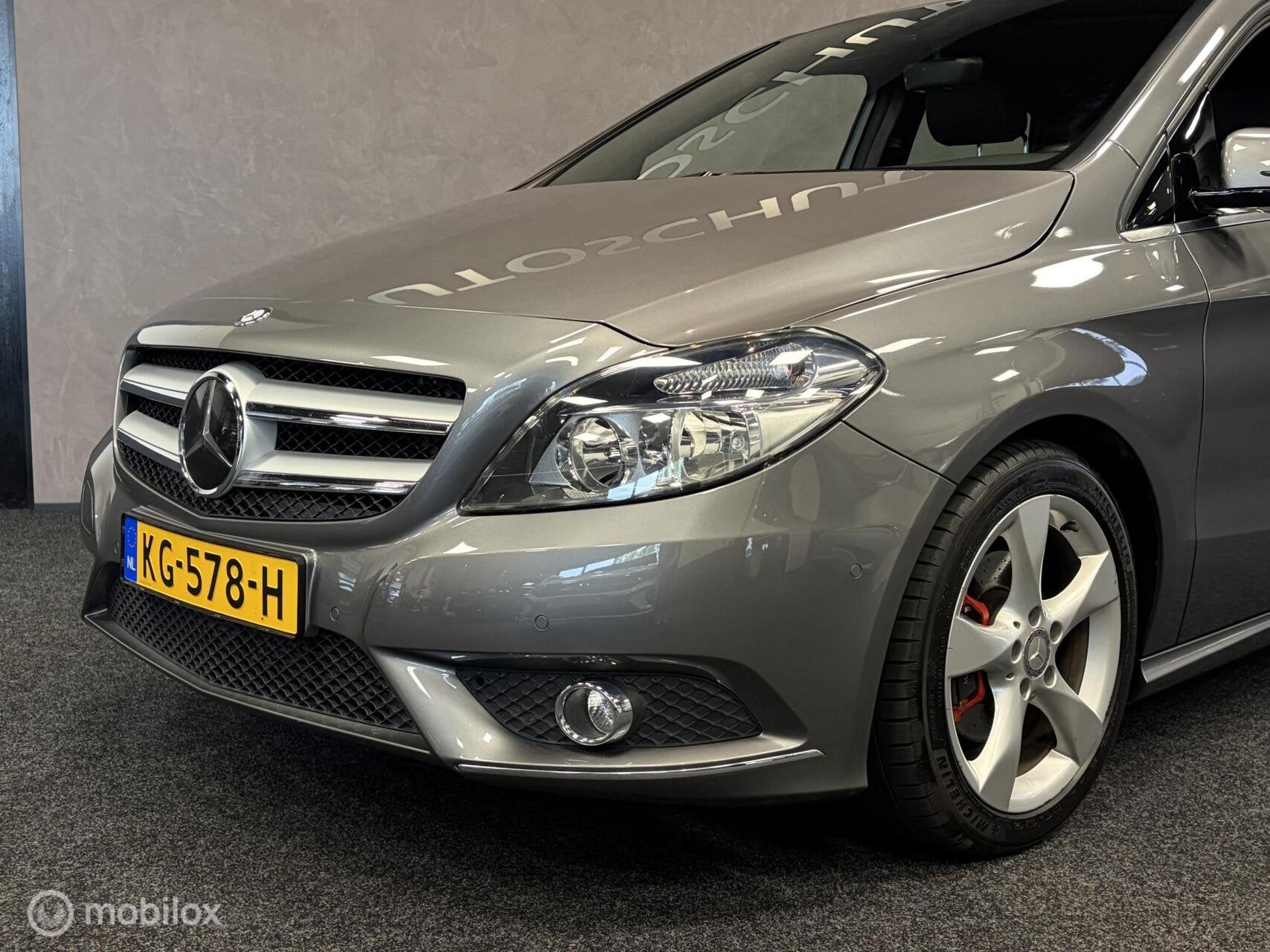 Mercedes B-klasse 200 / SLECHTS 49.000 KM! / NAVI / STOELVER, Voorwielaandrijving, Gebruikt, Leder en Stof, 1595 cc