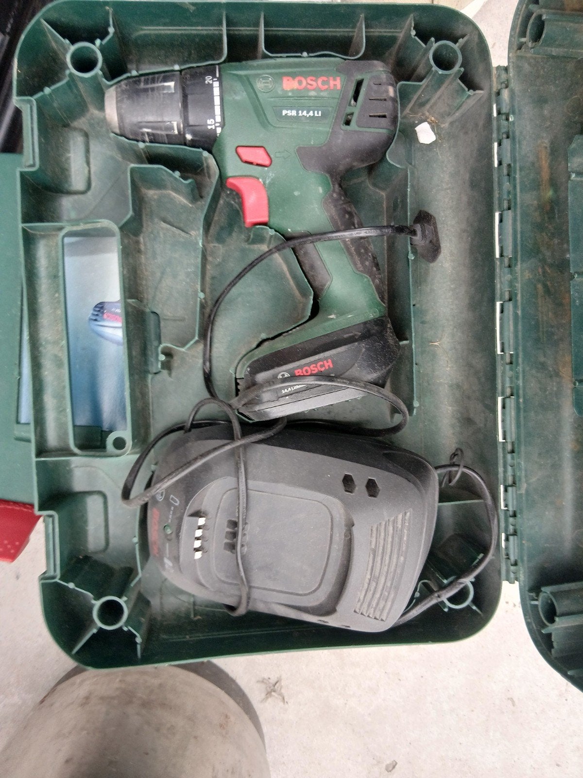 Bosch PSR 14,4 LI Accuboormachine met lader en koffer, Gebruikt, Variabele snelheid, Ophalen of Verzenden, Boor- en Schroefmachine