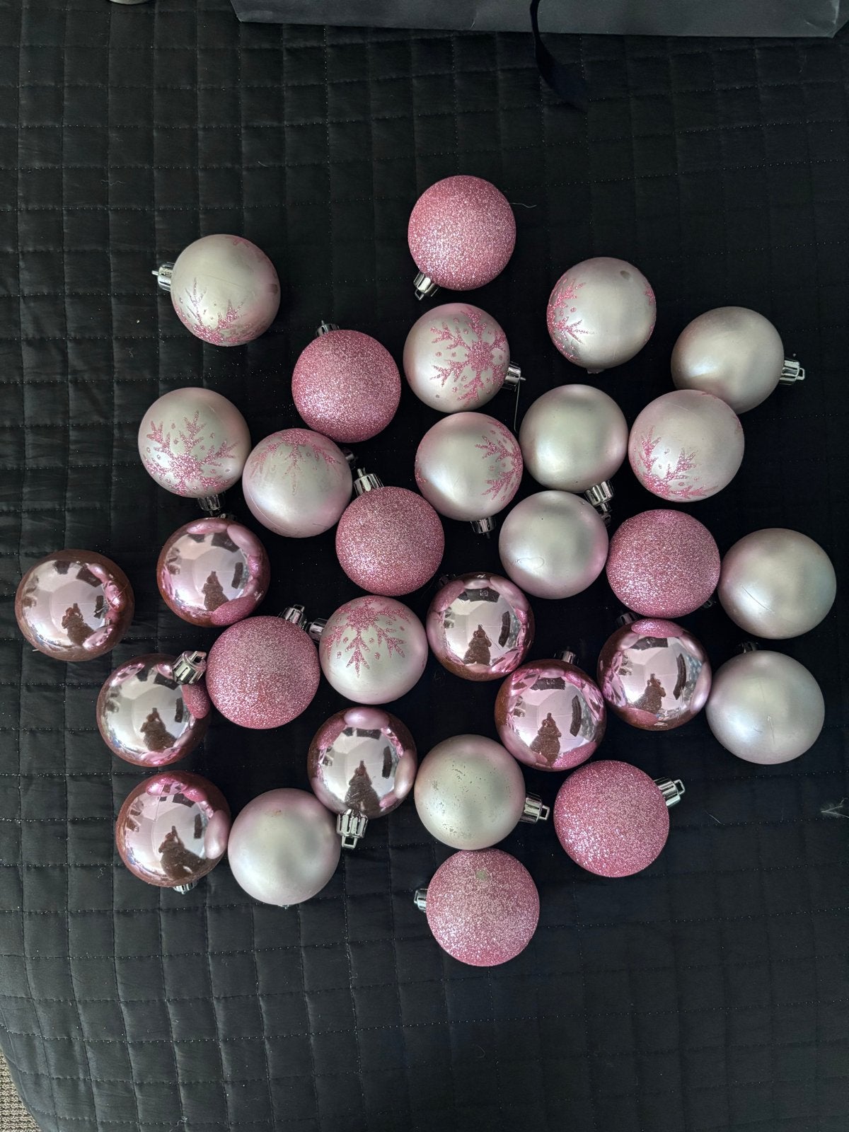 Kerstballen roze, Ophalen