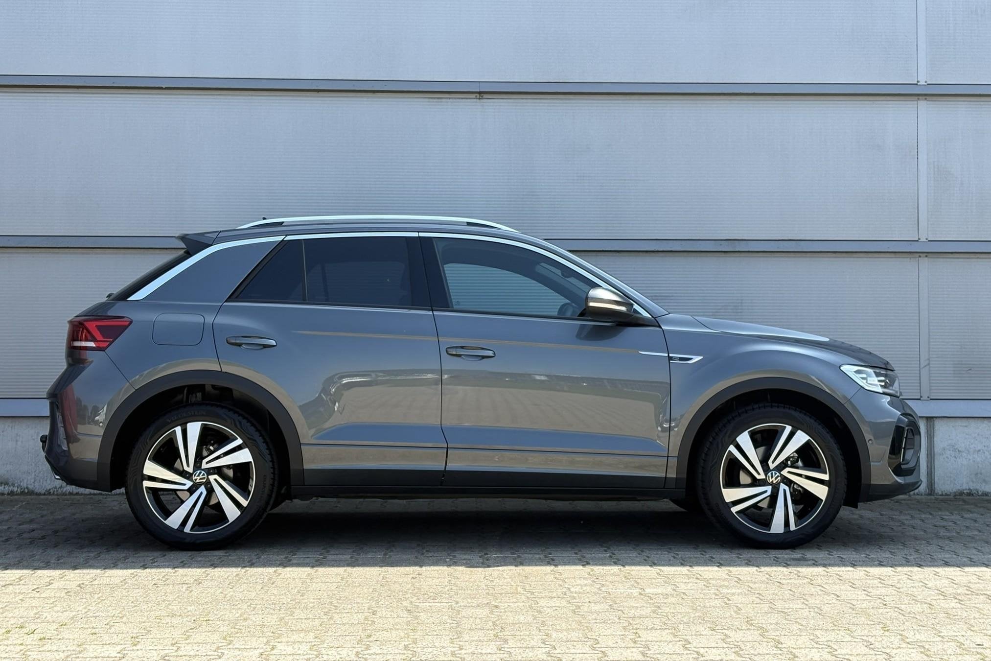 Volkswagen T-Roc 1.5 TSI 150pk DSG R-line Business | Trekhaa, 12 maanden, Stof, Euro 6, 1253 kg