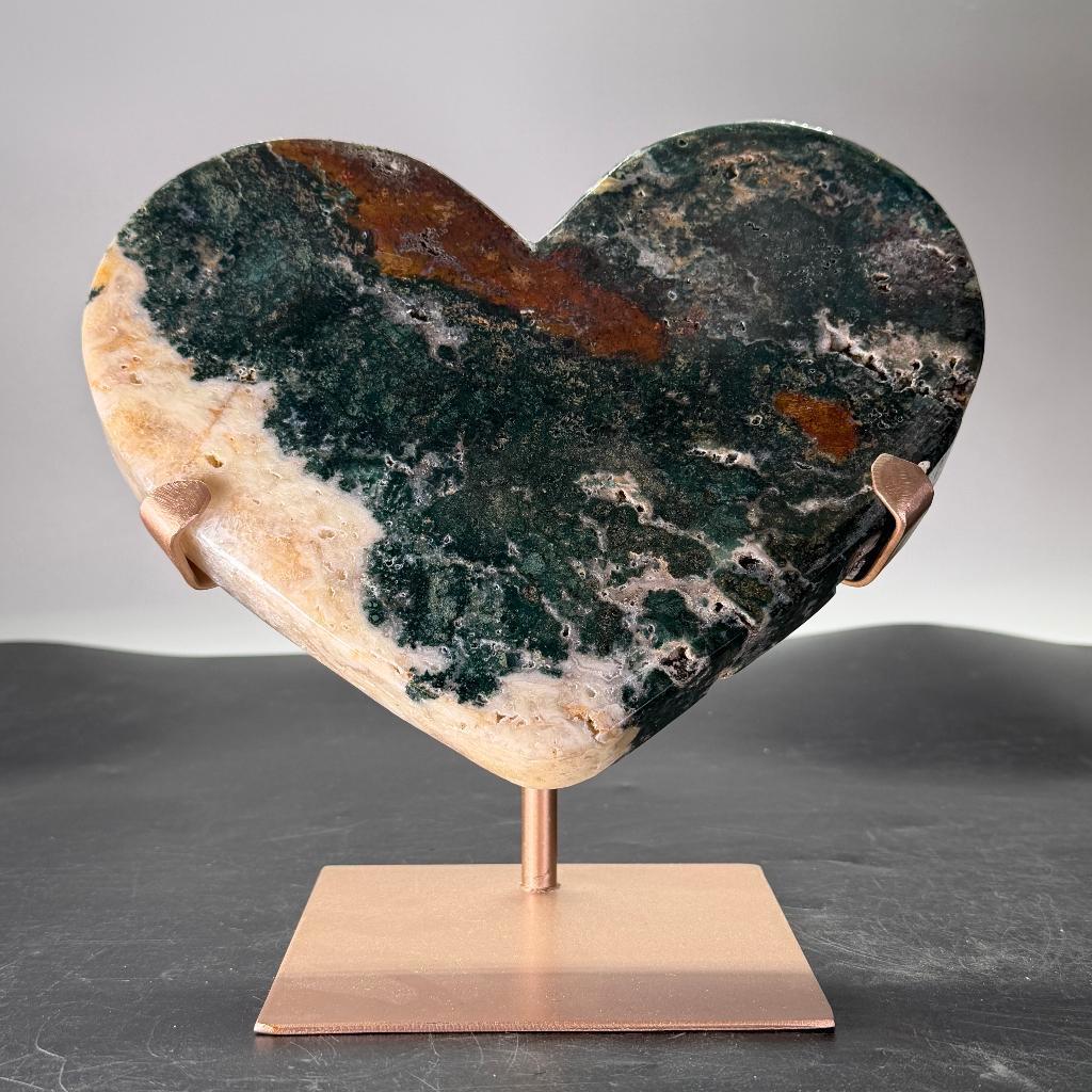 Roze amethist hart met mos agaat op standaard, Verzamelen, Mineralen en Fossielen, Ophalen of Verzenden, Mineraal