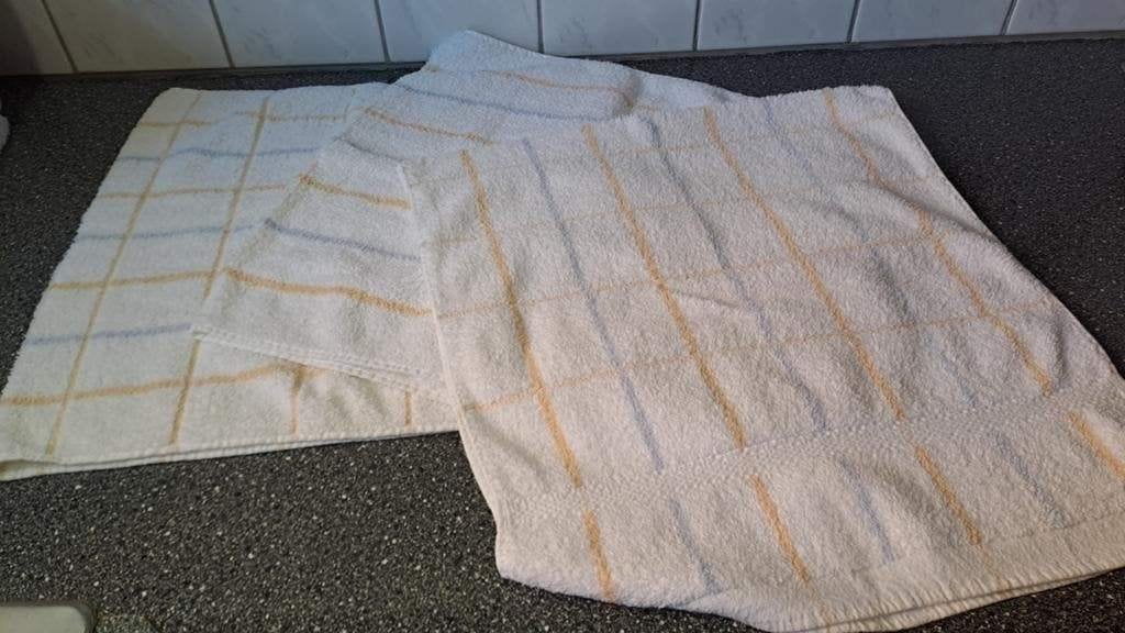 Set van 3 vintage handdoeken., Huis en Inrichting, Wit, Handdoek, Onbekend, Ophalen of Verzenden