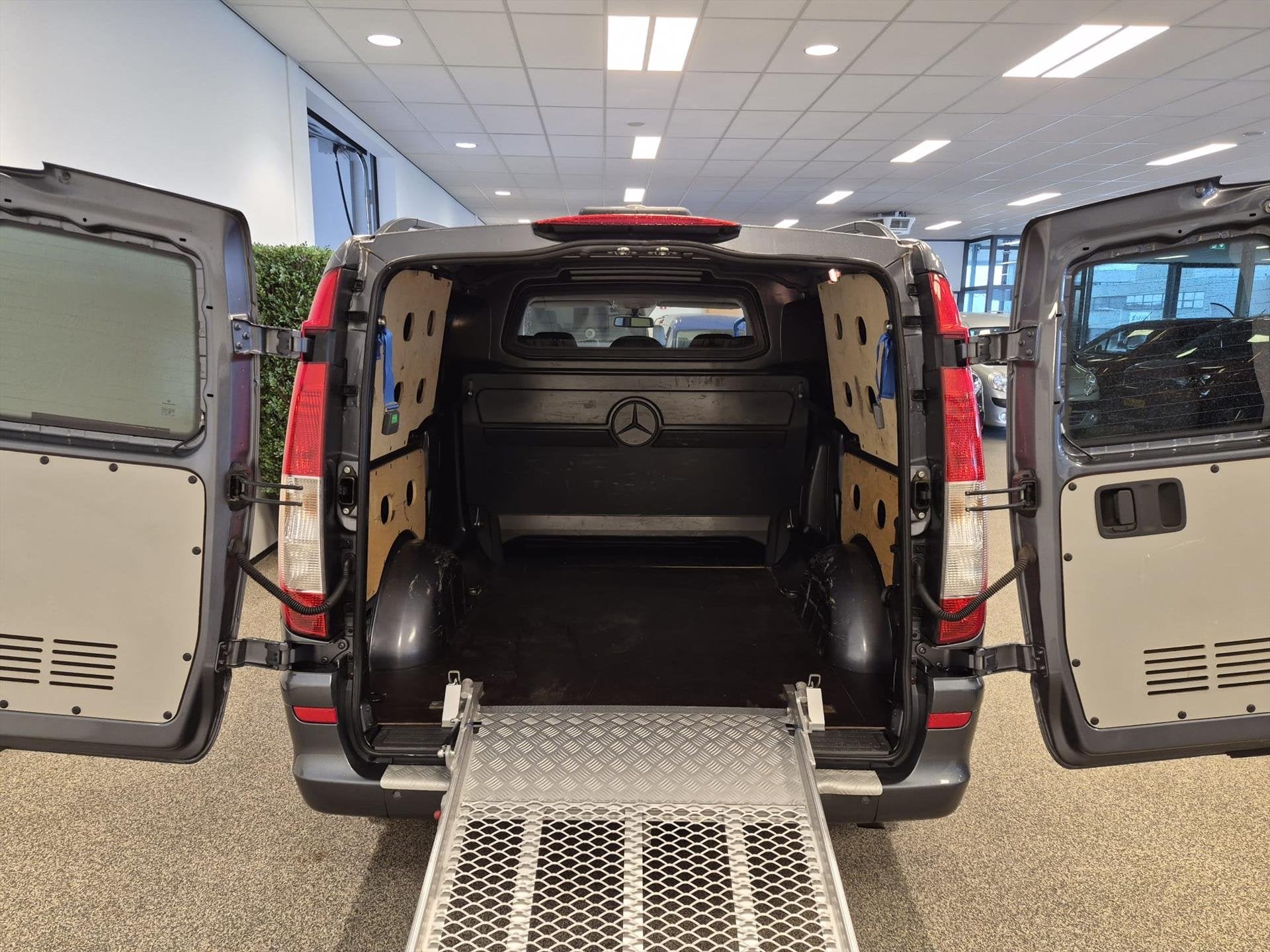 Mercedes-Benz Vito L2H1 (MARGE) Dubbele Cabine Automaat 5+0, Auto's, Gebruikt, 4 cilinders, 2008 kg, Bedrijf