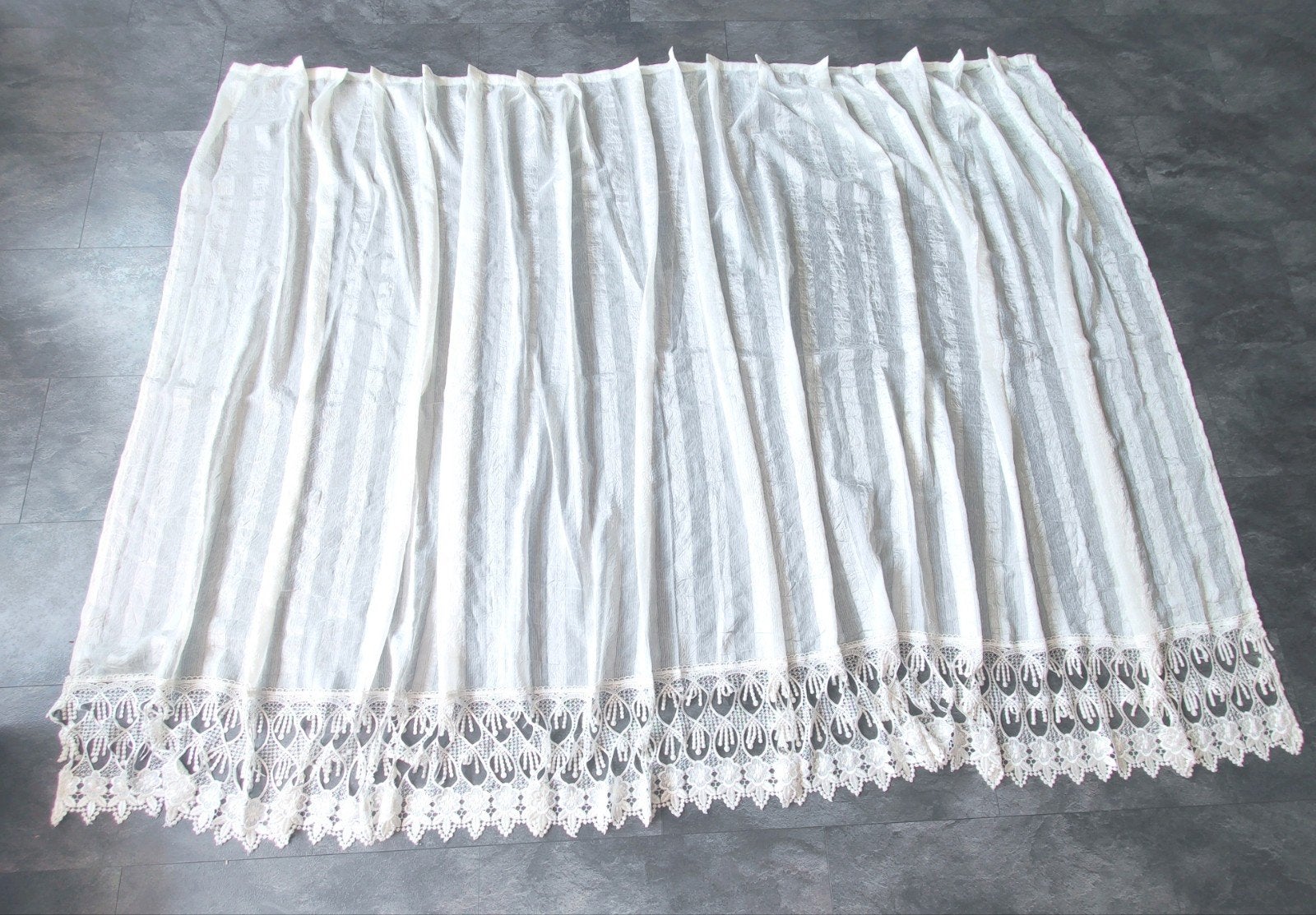 Witte vitrage recht plooiband met kanten onderkant 350x180cm, 350 cm, Vitrage, 180 cm, Wit