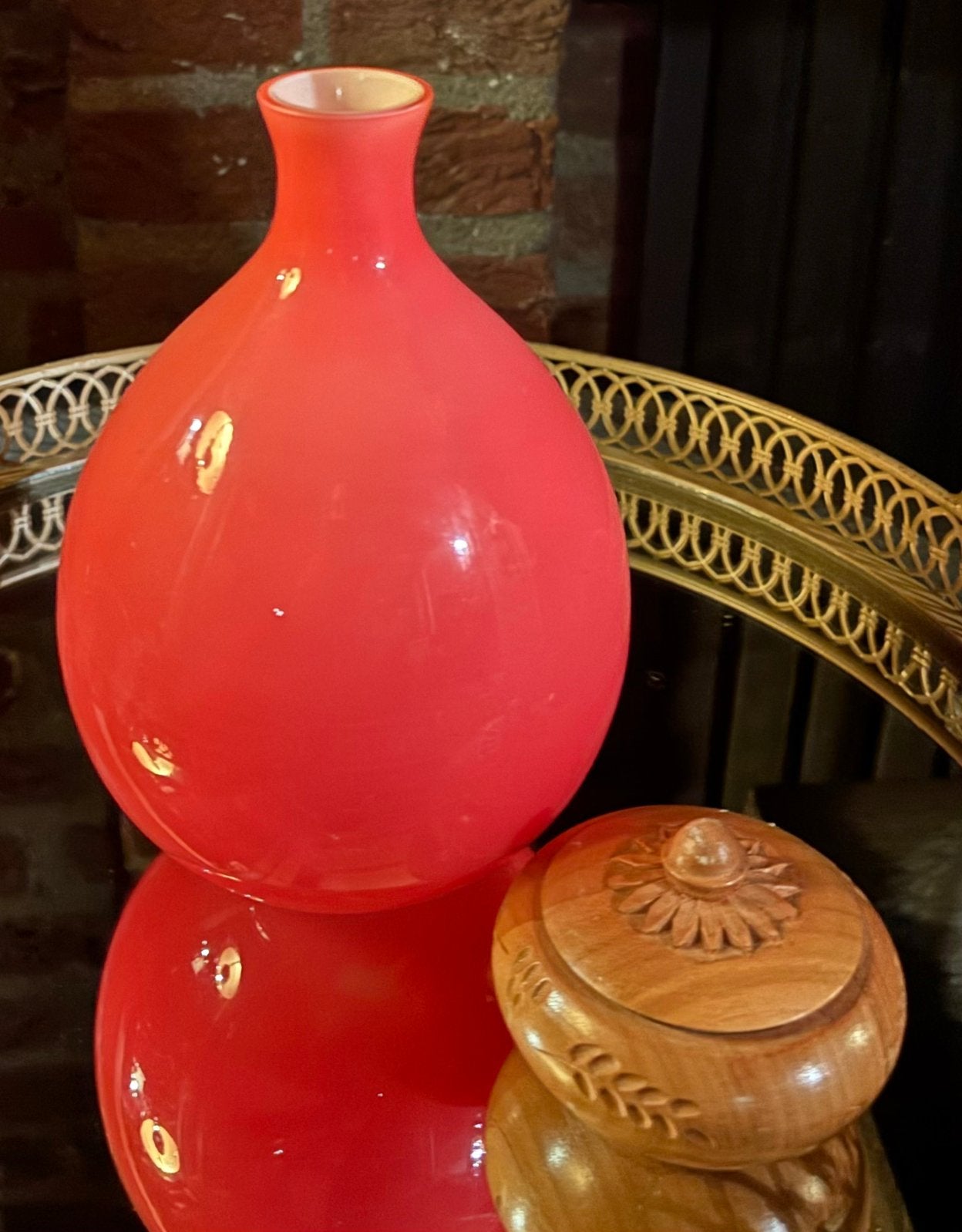 Vintage puntgaaf 2-laags felroze/wit opaline vaasje 20cm., Huis en Inrichting, Ophalen of Verzenden, Wit