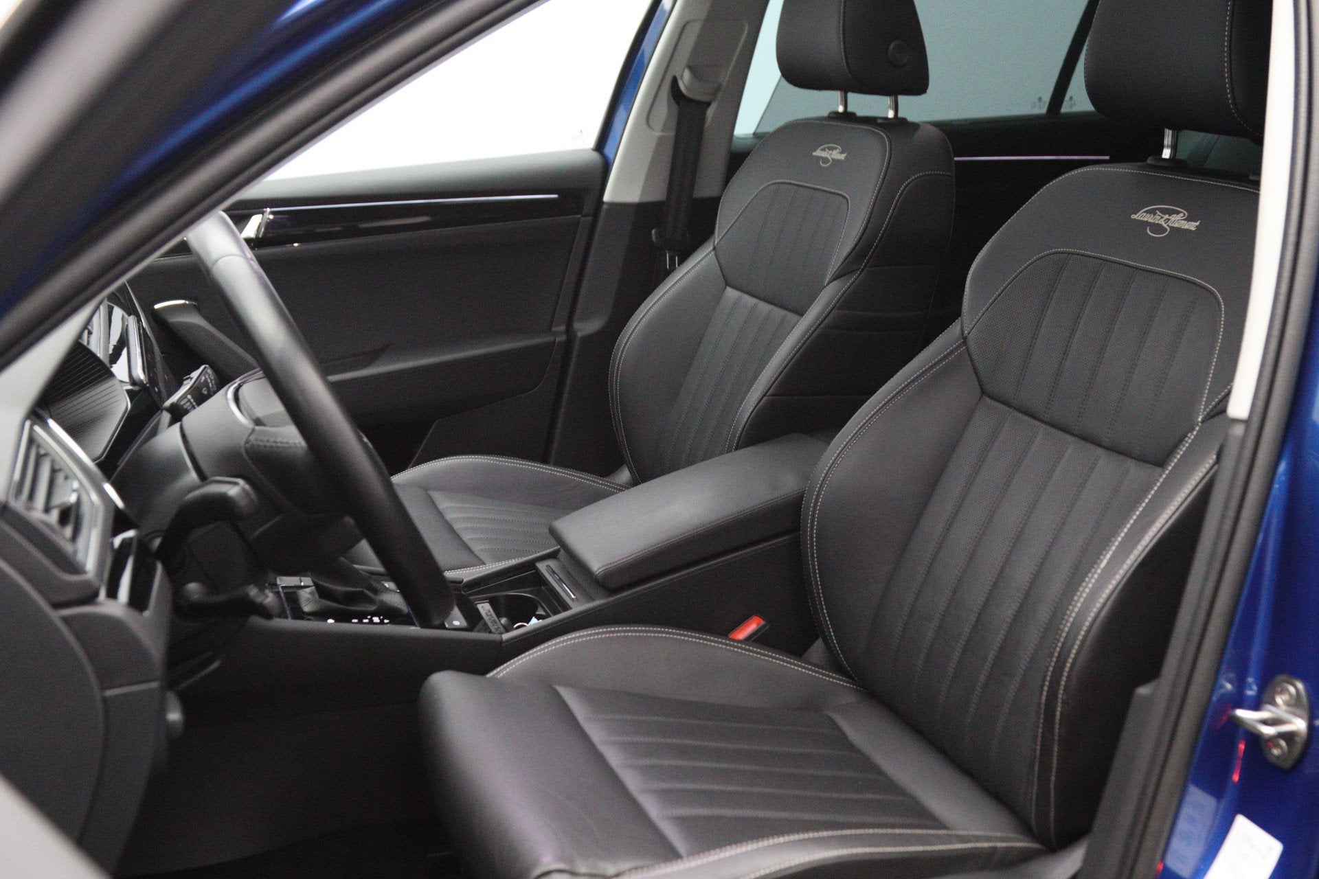 Skoda Superb Combi 1.4 TSI iV 218 PK Laurent & Klement PHEV,, Gebruikt, Zwart, 4 cilinders, Blauw