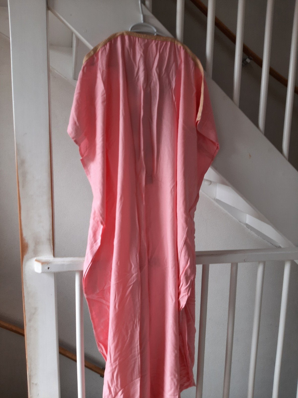 Roze Kaftan met Gouden Borduurwerk, Maat 46/48 (XL) of groter, Ophalen of Verzenden, Roze, Onder de knie