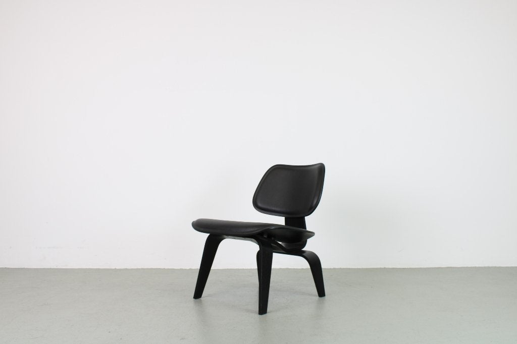Vitra Plywood LCW, Zwart essen met zwart leer, Ophalen, Zo goed als nieuw, Leer, Minder dan 50 cm