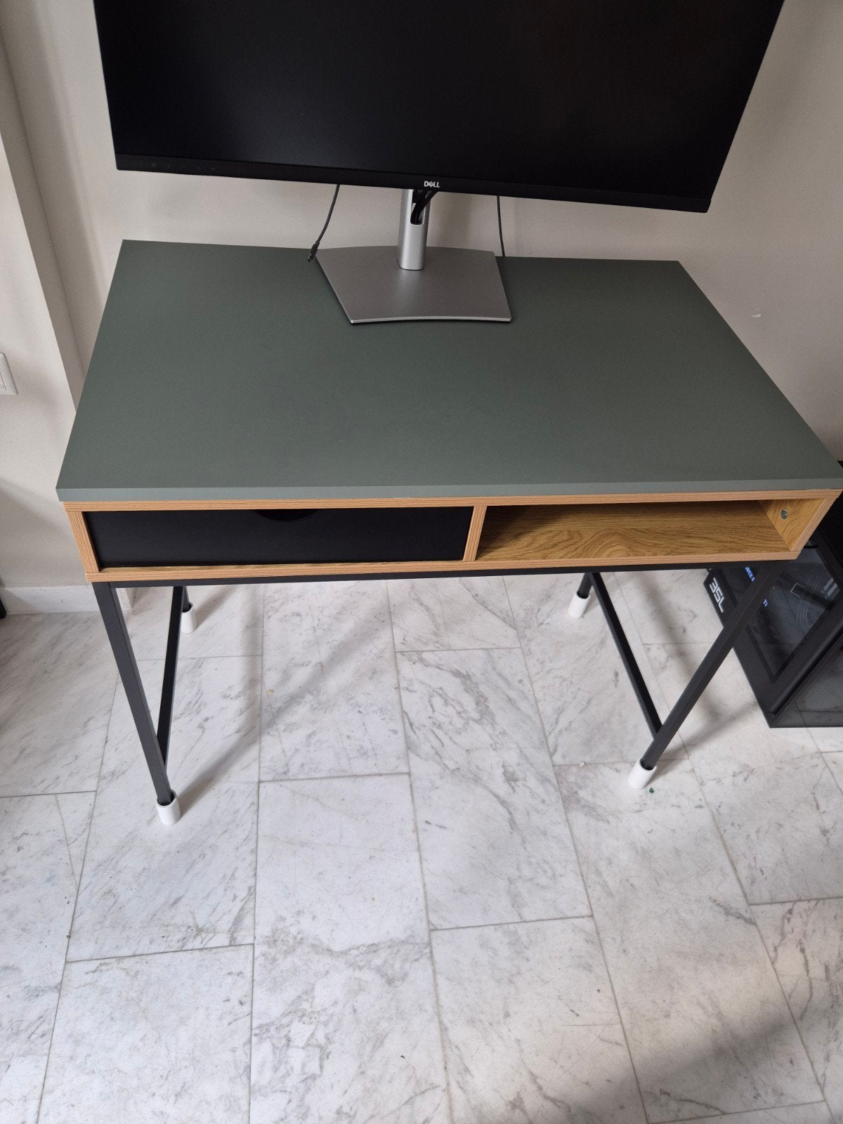 Modern bureau met lade en opbergruimte, Huis en Inrichting, Bureaus, Ophalen, Met lades, Hout, Zo goed als nieuw
