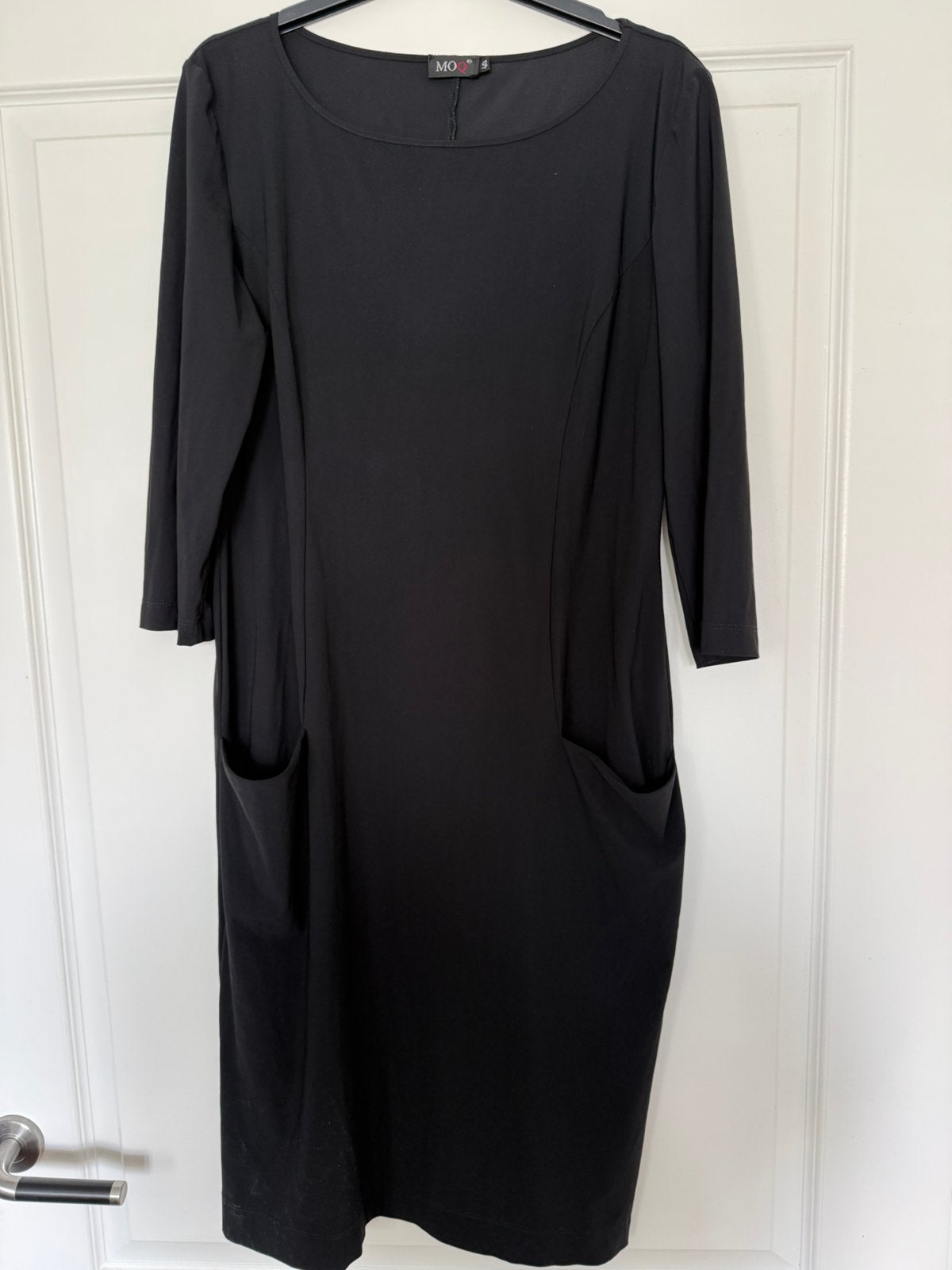 Moq zwart jurkje 40/L travelstof/strech, Maat 38/40 (M), Zwart, Ophalen of Verzenden, Zo goed als nieuw