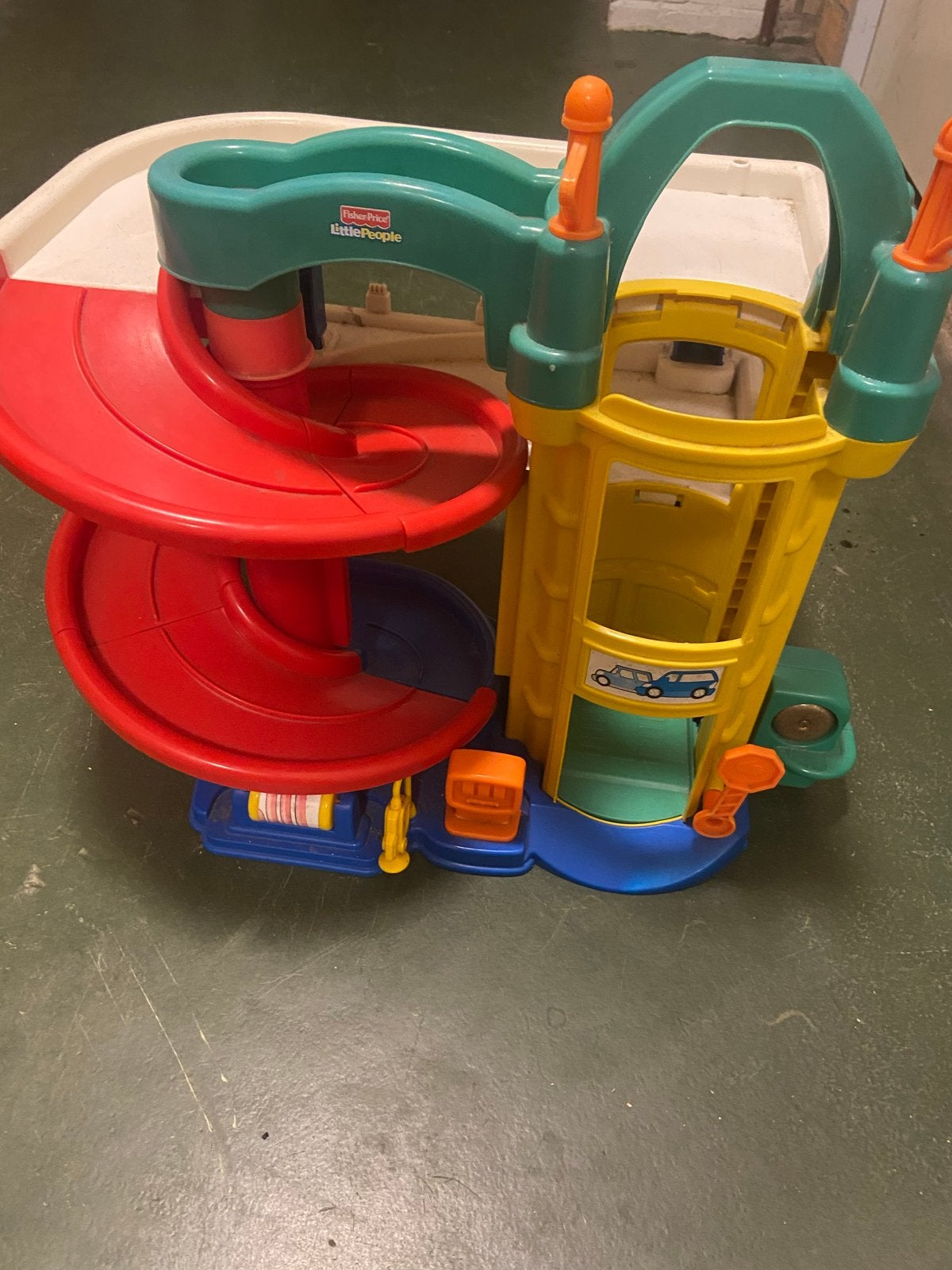Grote speelgarage met lift voor autootjes, Kinderen en Baby's, Ophalen of Verzenden, Gebruikt, Jongen of Meisje