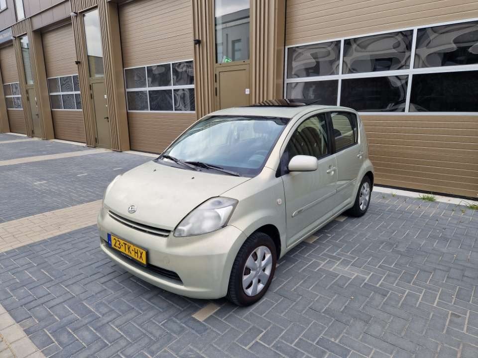Daihatsu Sirion 1.0 2006 Open dak | NAP | APK | Nette auto, Auto's, Daihatsu, Voorwielaandrijving, Beige, Handgeschakeld, 3 cilinders