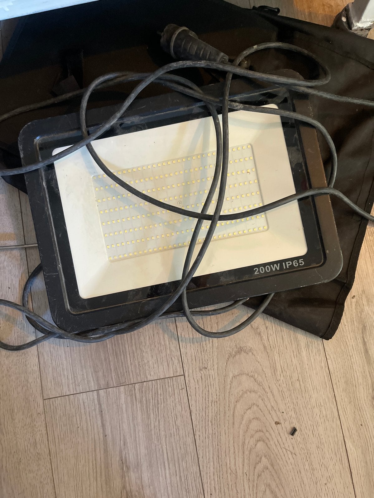 Krachtige LED bouwlamp 200W IP65, Doe-het-zelf en Verbouw, Bouwverlichting, Ophalen of Verzenden, Gebruikt, 200 tot 500 watt, Lamp met armatuur