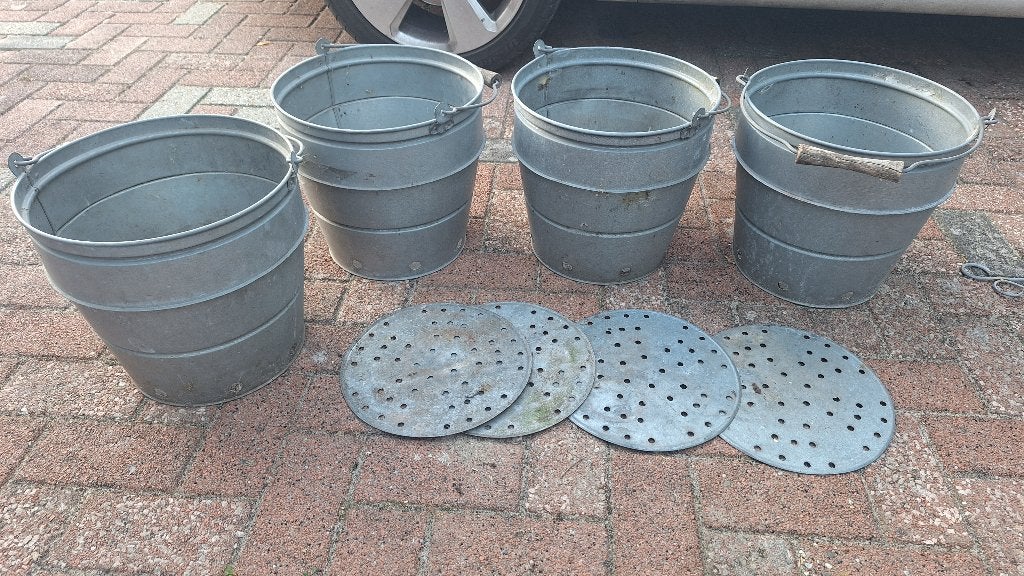 4 zinken emmers, Gebruikt, Rond, Metaal, Tuin