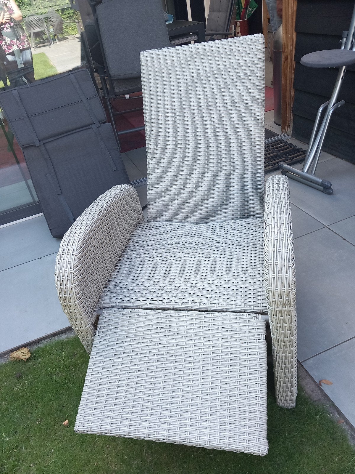 Rotan tuinstoel, Ophalen