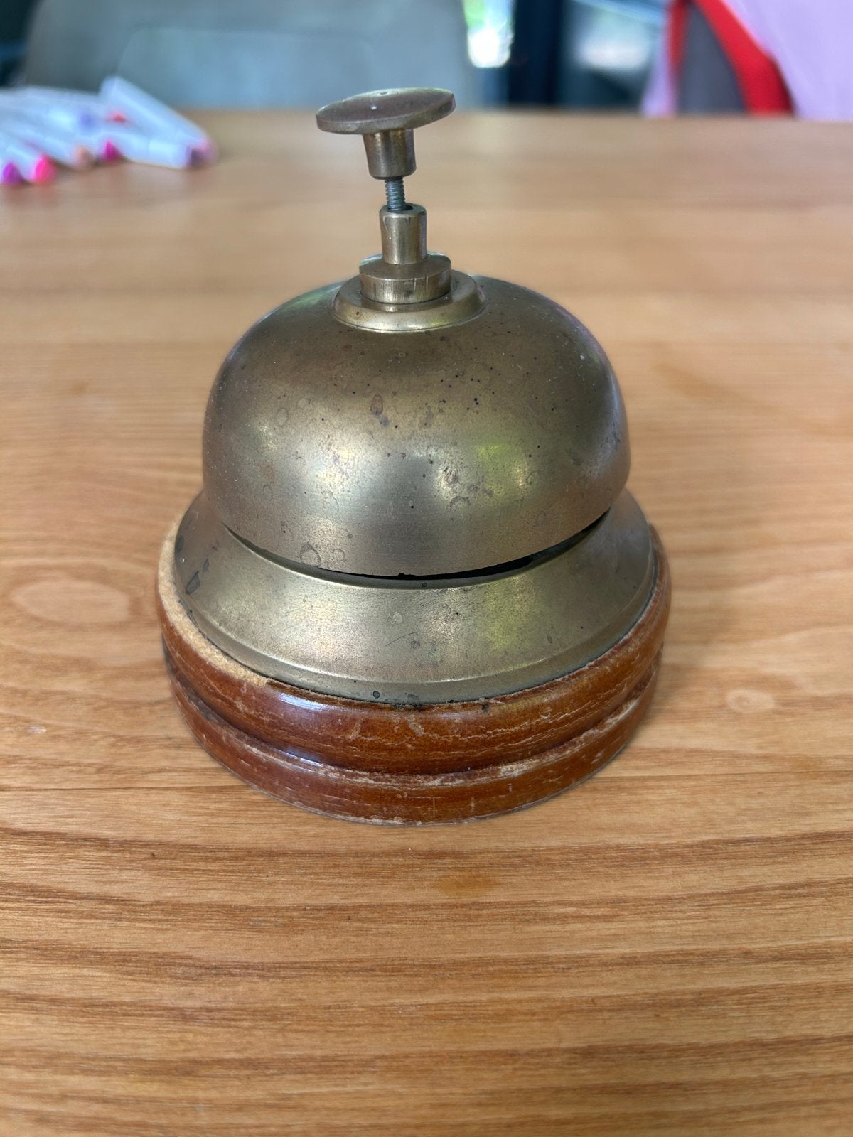 Vintage Messing Receptiebel met Houten Voet, Ophalen of Verzenden