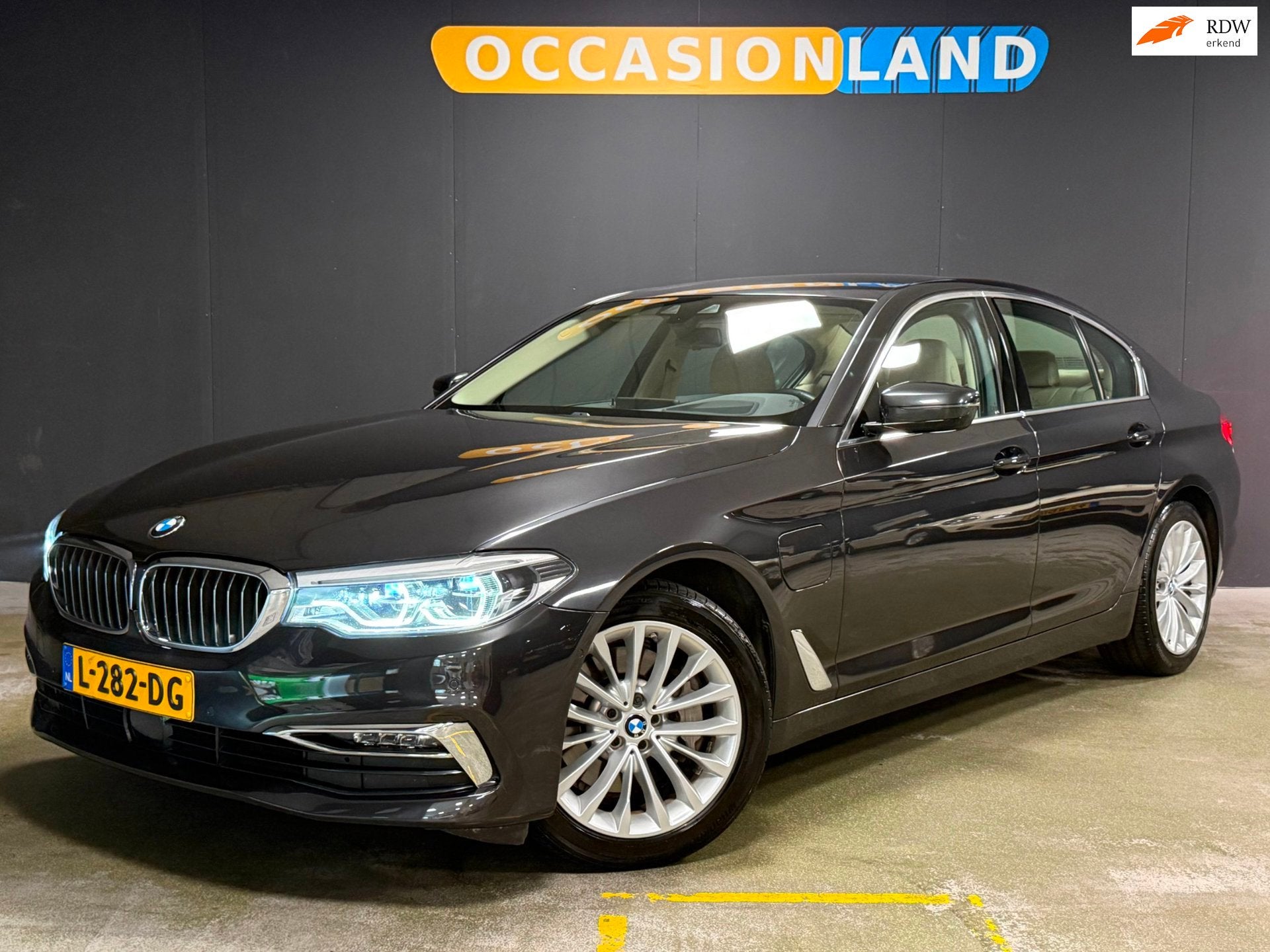 BMW 5-serie 530e iPerformance High Executive Luxury Line|KEY, Auto's, Achterwielaandrijving, Gebruikt, 4 cilinders, Bedrijf