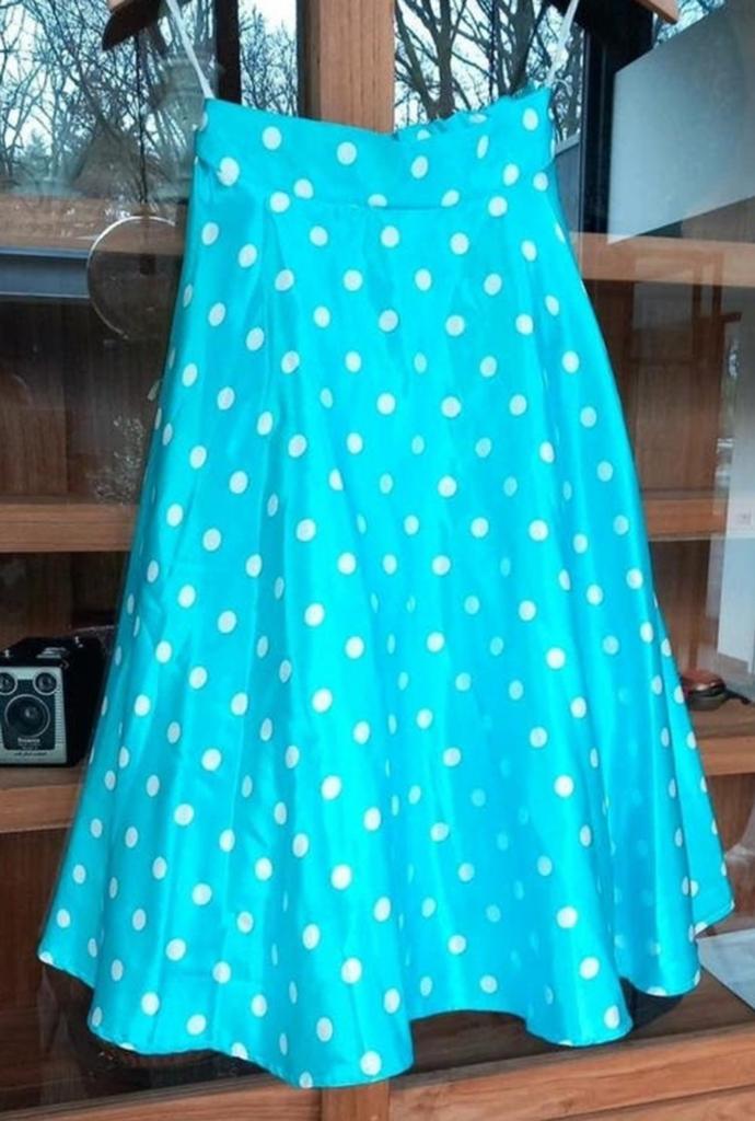Turquoise rok met witte stippen - Maat 36 (S), Kleding | Dames, Carnavalskleding en Feestkleding, Ophalen of Verzenden, Zo goed als nieuw