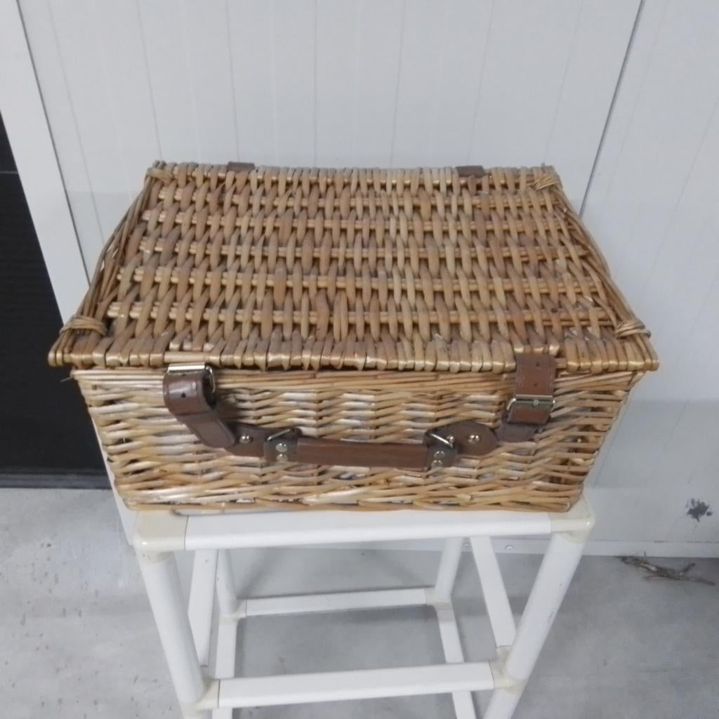 Picknickmand 2 persoons, Stoelenco@hotmail.com, Ophalen of Verzenden, Zo goed als nieuw, Nb