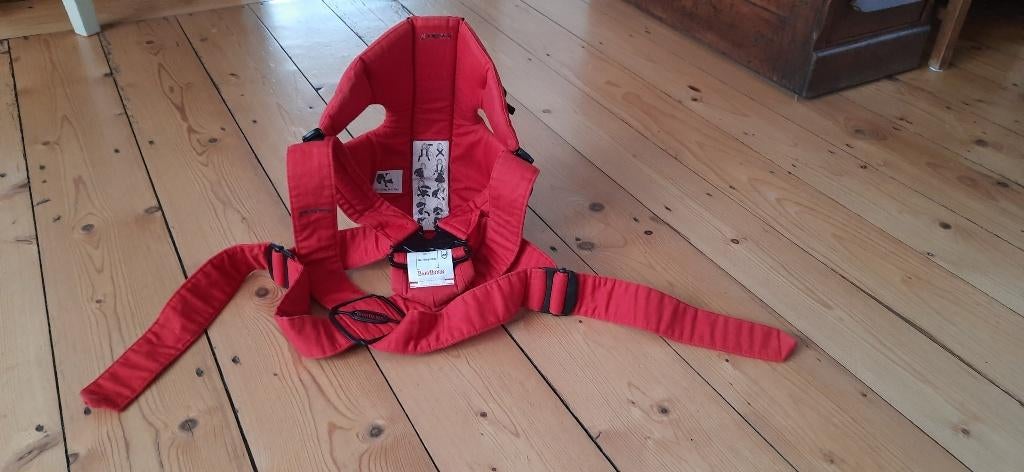 draagzak Baby Bjorn kleur rood, Kinderen en Baby's, Babywiegjes en Ledikanten, Ophalen, Zo goed als nieuw, Overige typen