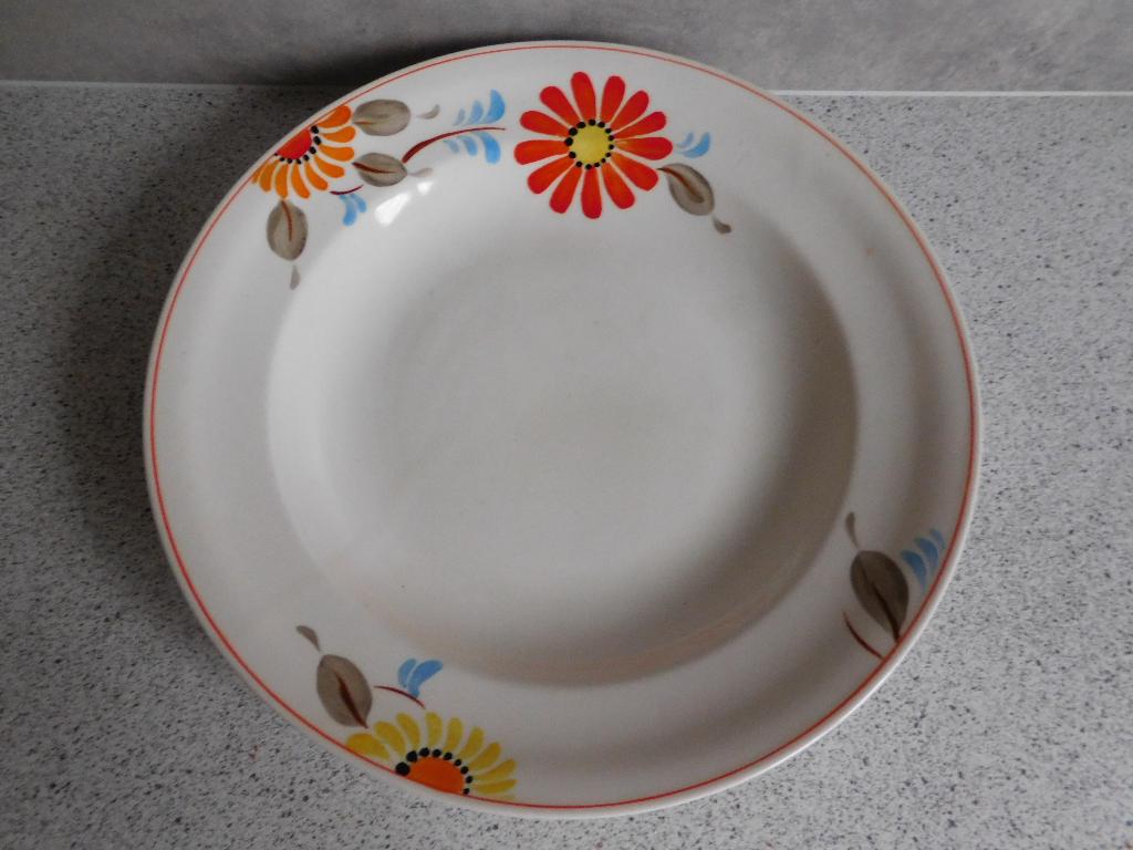 Diep Bord 23 cm. Plateelbakkerij Zuid Holland Gouda, Antiek en Kunst, Ophalen of Verzenden