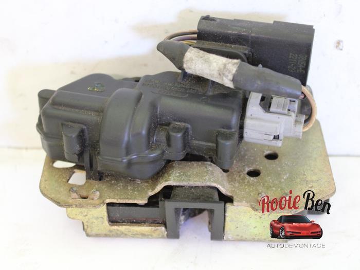 Slotmechaniek Achterklep van een Chrysler Voyager, Auto-onderdelen, Carrosserie en Plaatwerk, Chrysler, Gebruikt, 3 maanden garantie