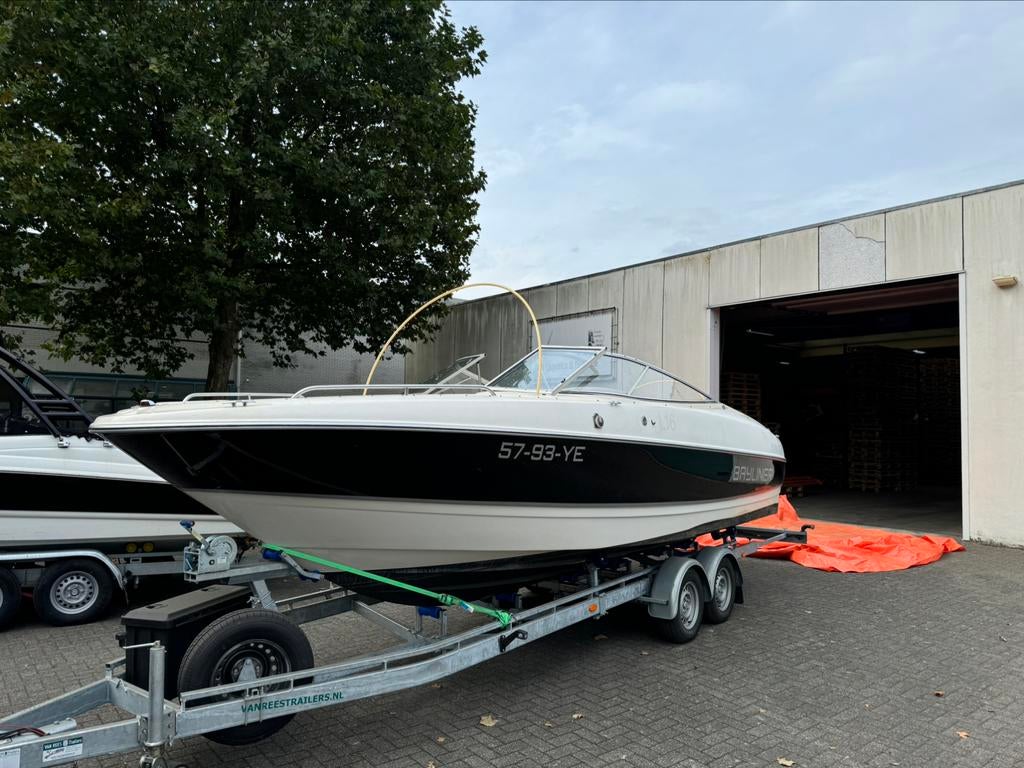 Bayliner 2350 LX (7,4 Liter 330pk), Ophalen, Gebruikt, Binnenboordmotor, 200 pk of meer