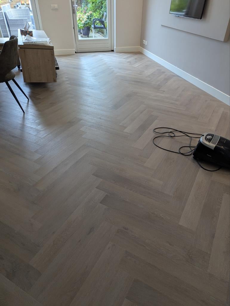 Vloer leggen en traprenovatie