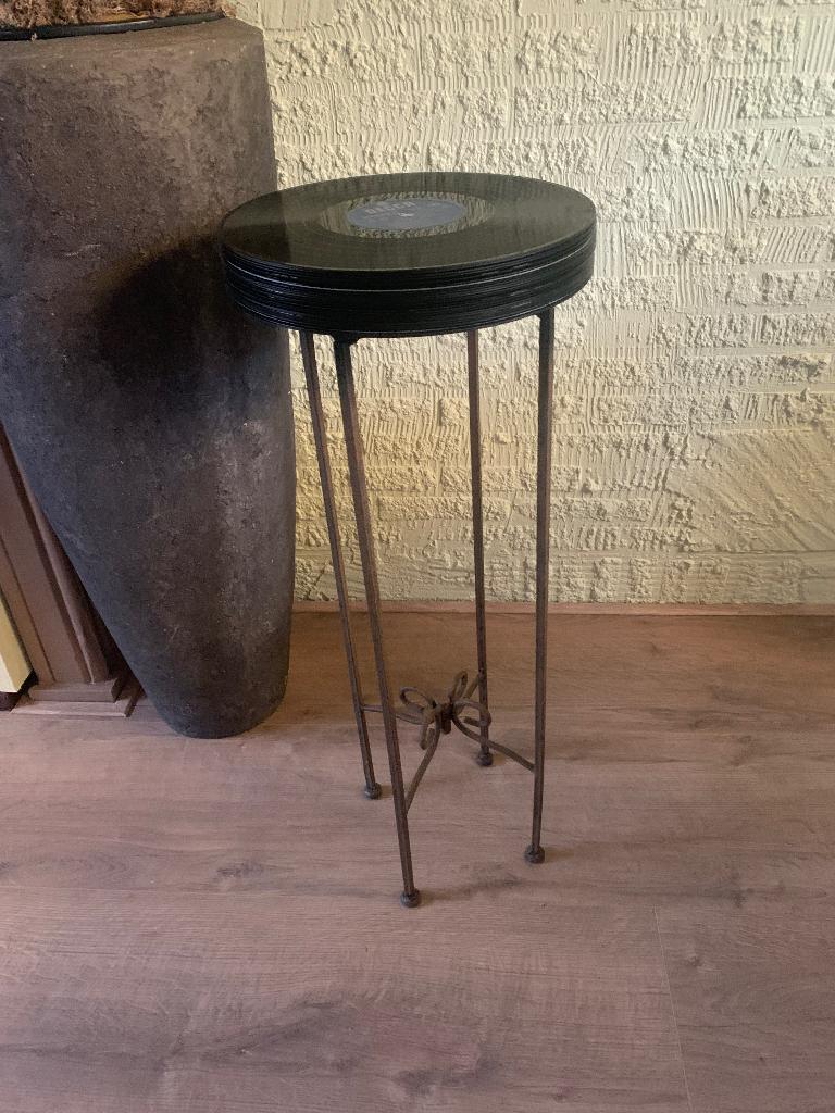 Vinyl LP bijzet tafeltje, Overige materialen, Minder dan 55 cm, Rond, Ophalen of Verzenden