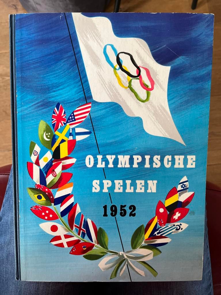Olympische Spelen 1952 Boek, Ophalen of Verzenden, Gelezen