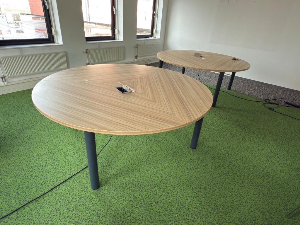 Ronde tafel/ vergadertafel met stopcontact 200xH75 cm, 2 st