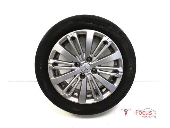 Velg + Band van een Peugeot 208, Auto-onderdelen, Banden en Velgen, Gebruikt, -, -, Ophalen of Verzenden