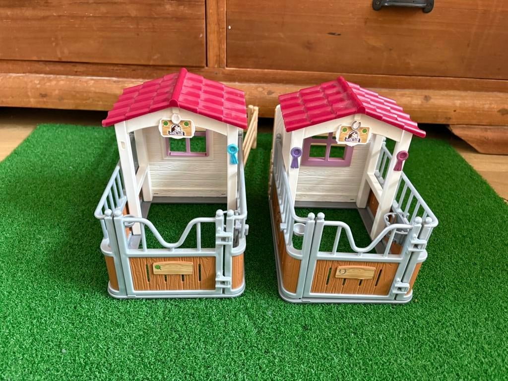 2 x Schleich horse club paardenbox, Verzamelen, Poppenhuizen en Toebehoren, Ophalen of Verzenden, Zo goed als nieuw, Poppenhuis
