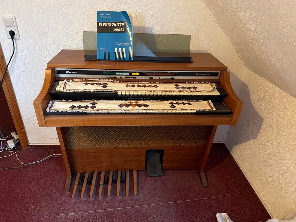 Gratis vandaag ophalen ! Thomas Troubadour 1184 Orgel, Muziek en Instrumenten, Ophalen, Gebruikt, 2 klavieren, Orgel