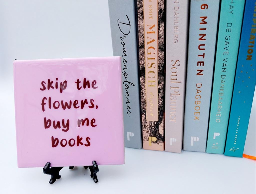 Tegeltje skip the flowers buy me books, Verzenden