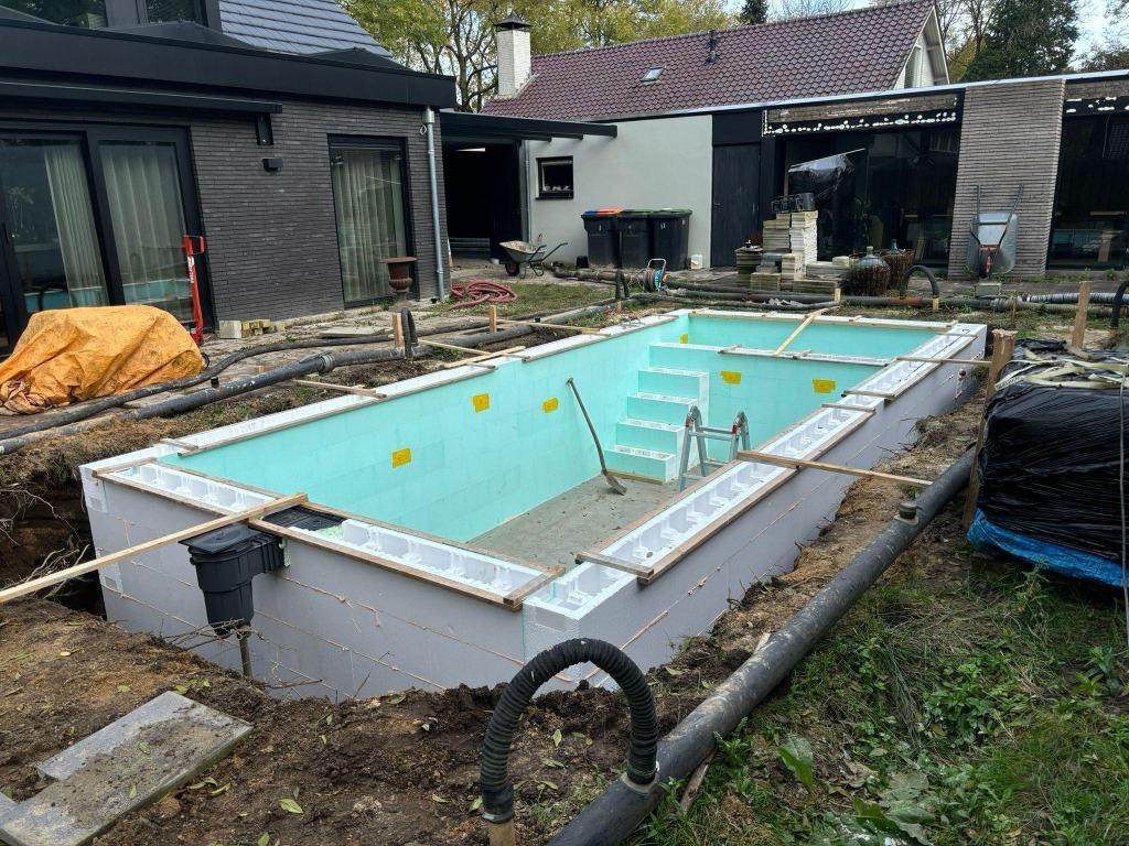 Bouwkundig zwembad | 700 x 350 x 150 cm | All-in, Tuin en Terras, Rechthoekig, Ophalen, 120 cm of meer, 300 cm of meer