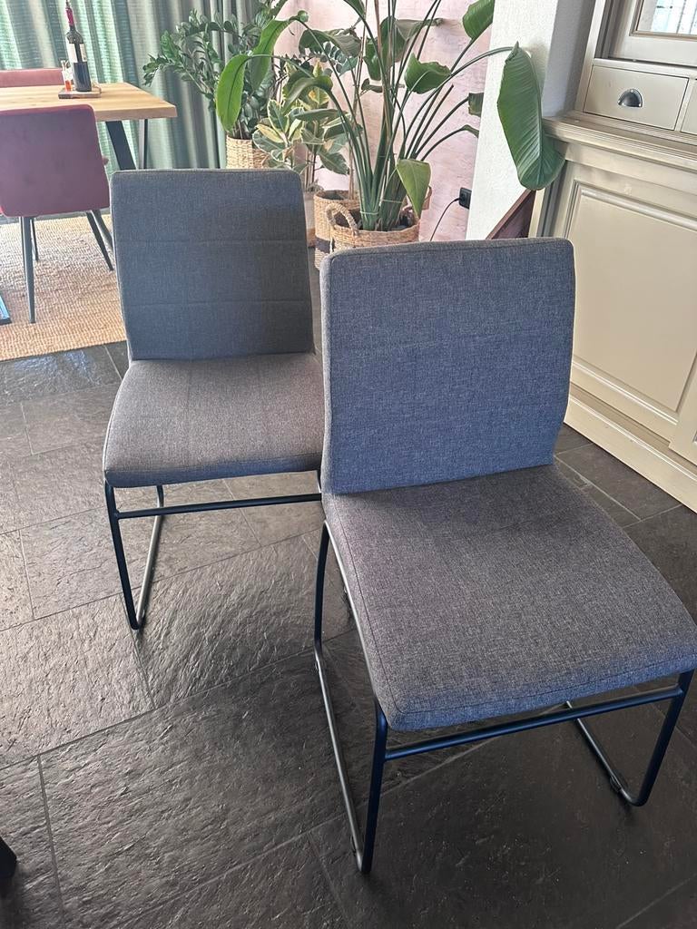 Grijze eettafel stoelen met zwart frame, Ophalen, Zo goed als nieuw, Zwart, Twee